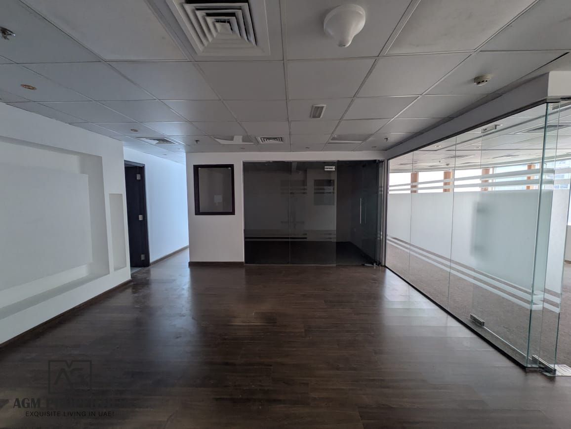 VACANT | OFFICE | PRIME LOCATION