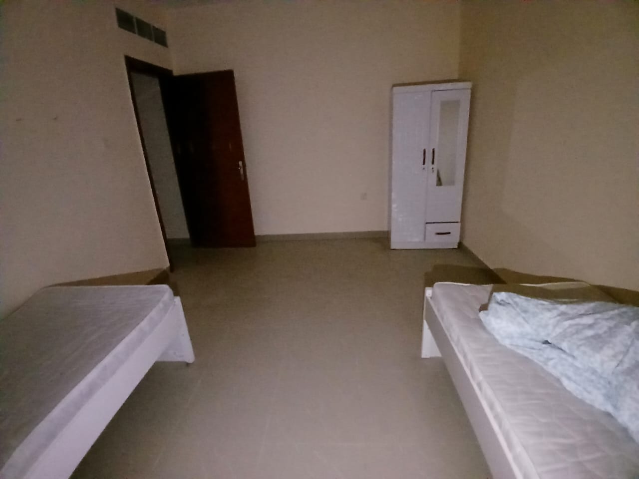 Spacious 1BHK with central AC for bachelors and family