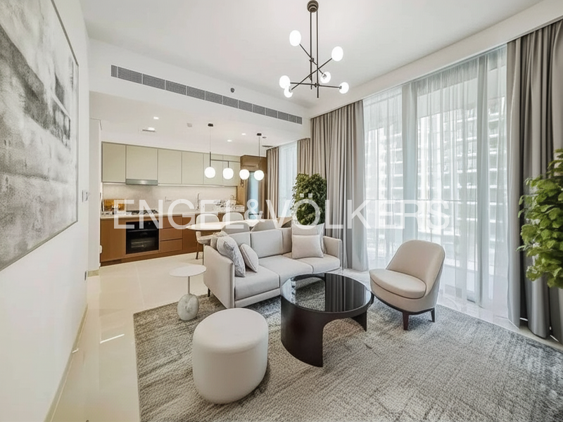 Elegant Furnished Unit | Boulevard & Sea Views
