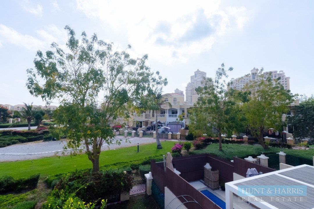 2 Bedroom Townhouse for Rent Al Hamra Village - Exclusive - Upgraded
