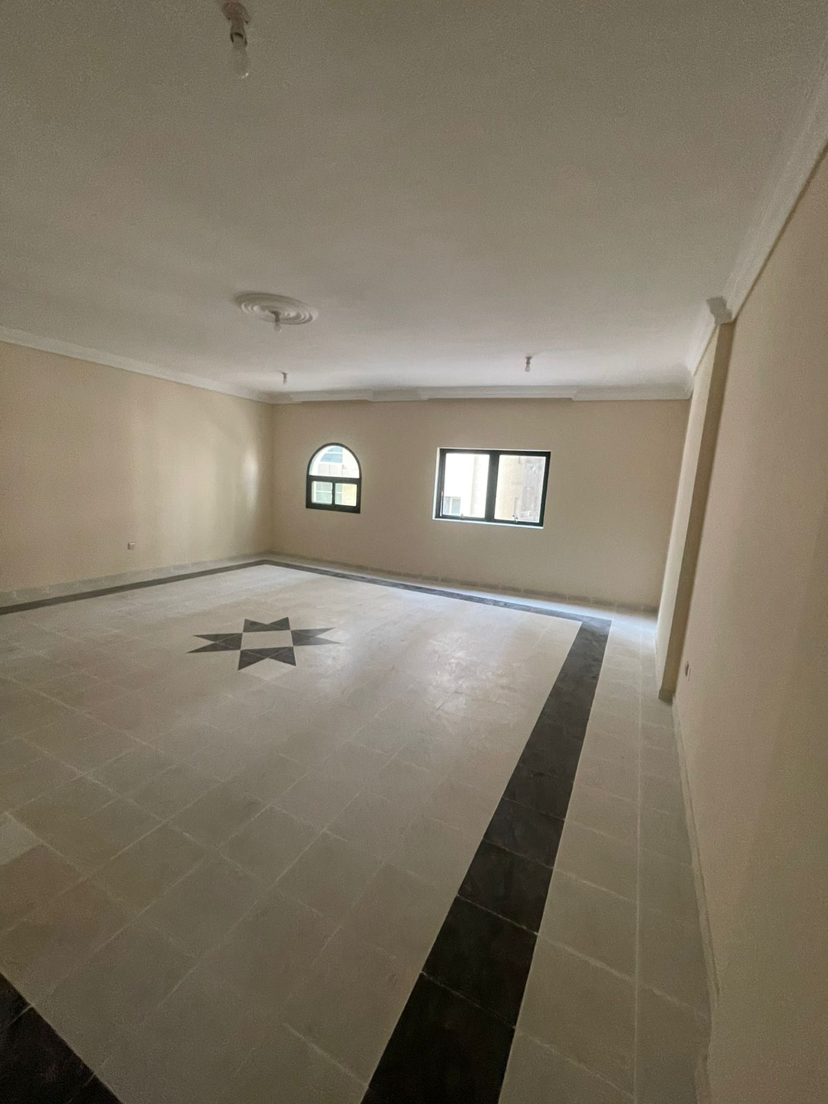 For annual rent in Sharjah, Al Qasimia area: 3 bedrooms, a living room, 3 bathrooms, and a balcony. Excellent location close to all services.