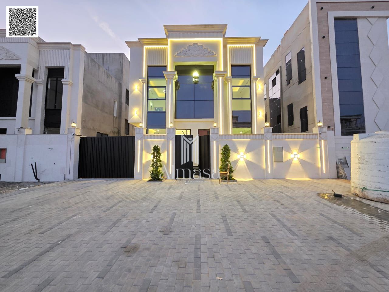 Own a luxurious villa with a palace design and VIP finishing at a special price, including registration and ownership fees. Prime location.