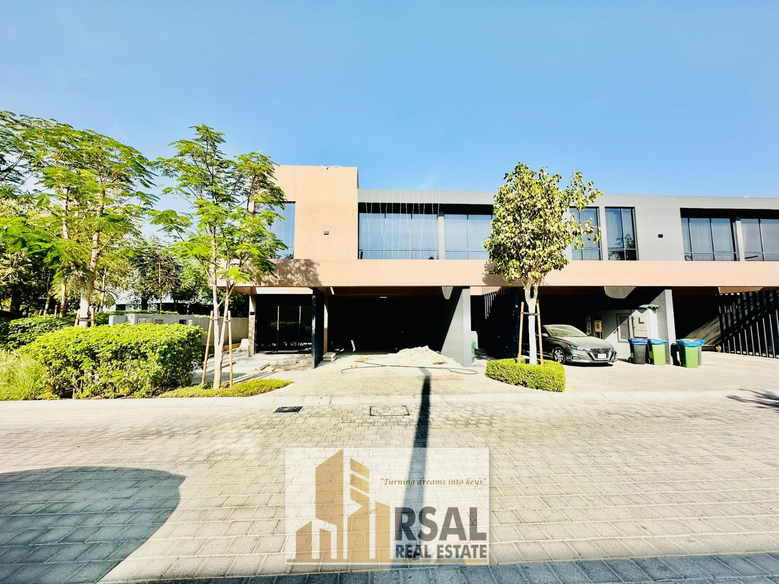 Limited Offer Luxurious 4BR Townhouse with Majlis Room in Robinia