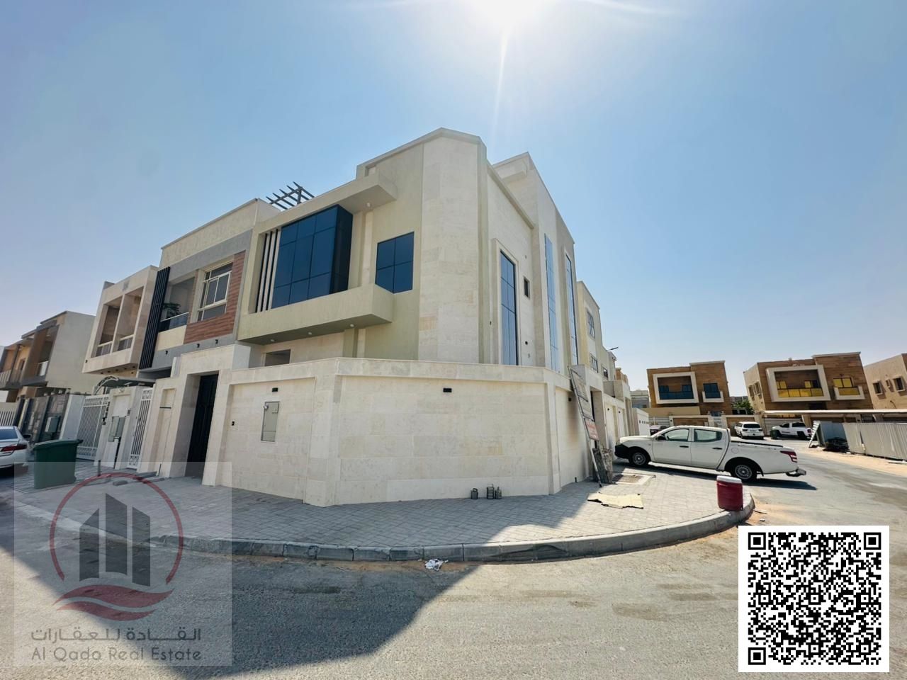 Corner villa for sale, 5 rooms with a roof terrace, at a special price including electricity and water.