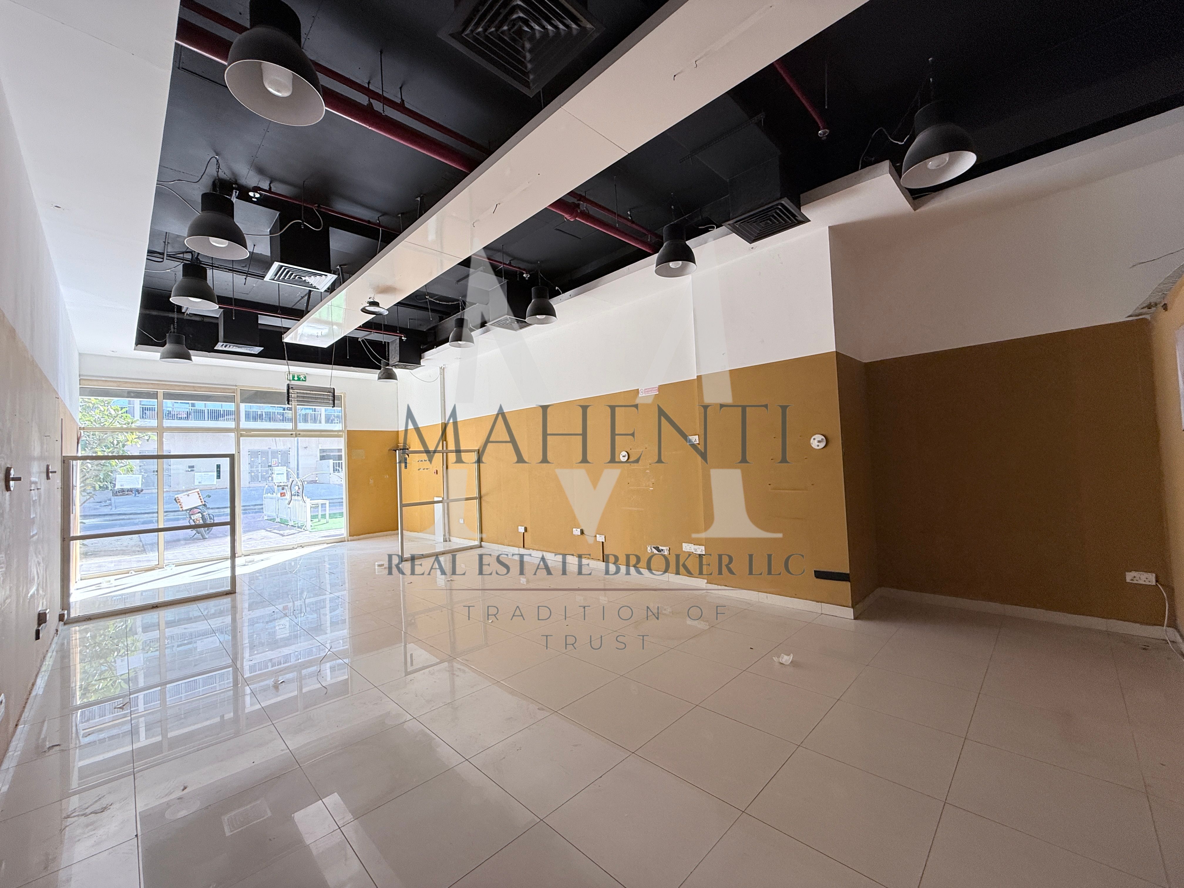 Vacant l Prime Retail Shop for Rent | with parking