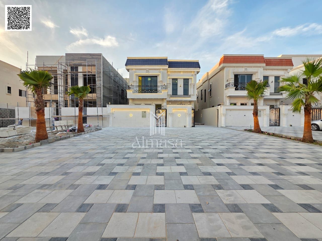 Classic design villa with high-end finishing at an attractive price, including registration and ownership fees. Very large setback. Freehold ownership