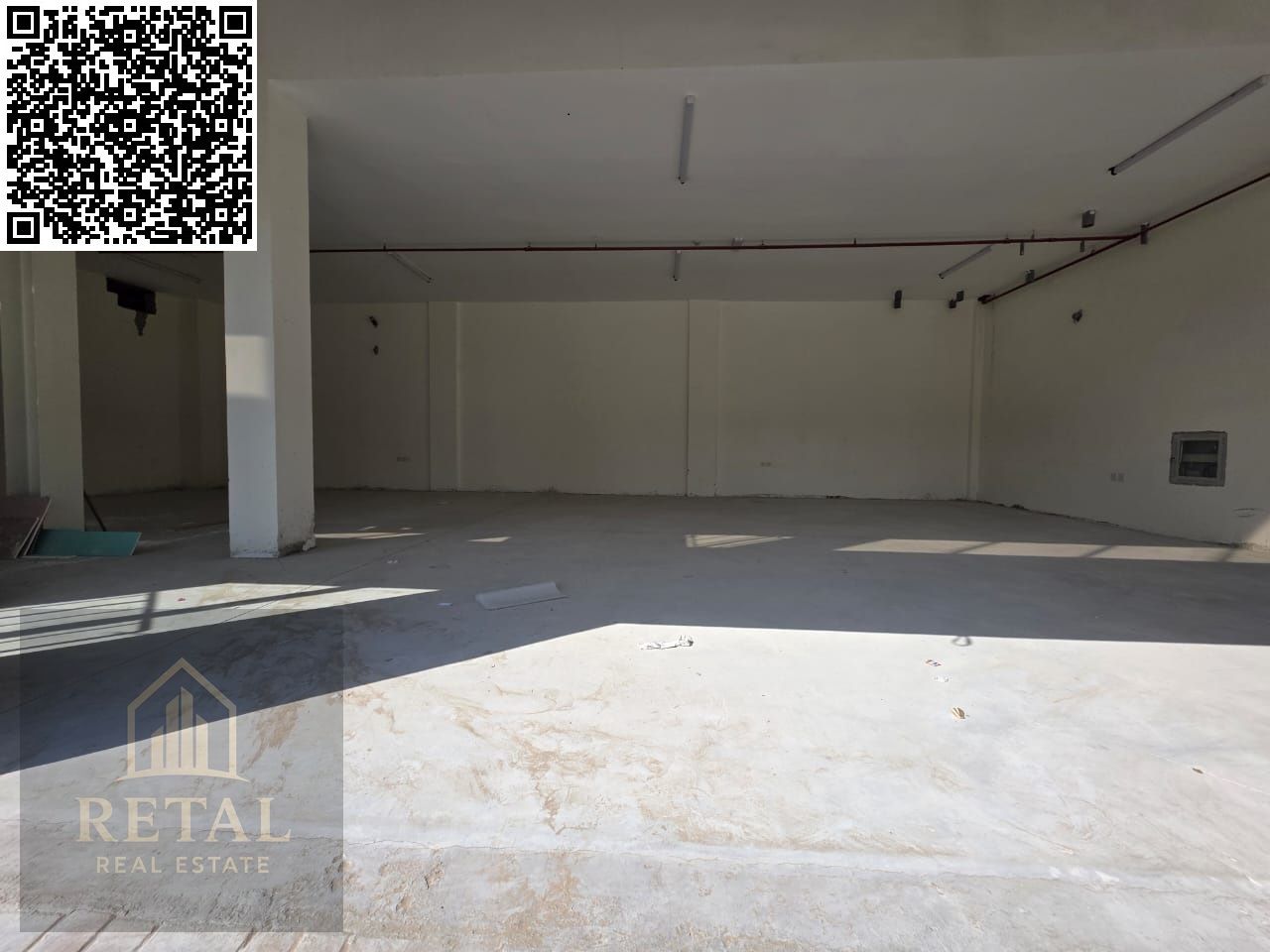 Ceramic flooring, on the main street, high-voltage 3-phase electricity, 32 kW. 6 checks.