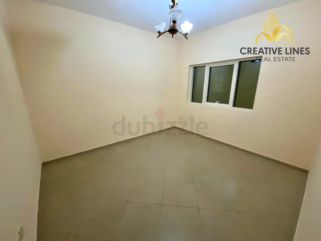 Huge living 2bhk with 4bath maid room with parking