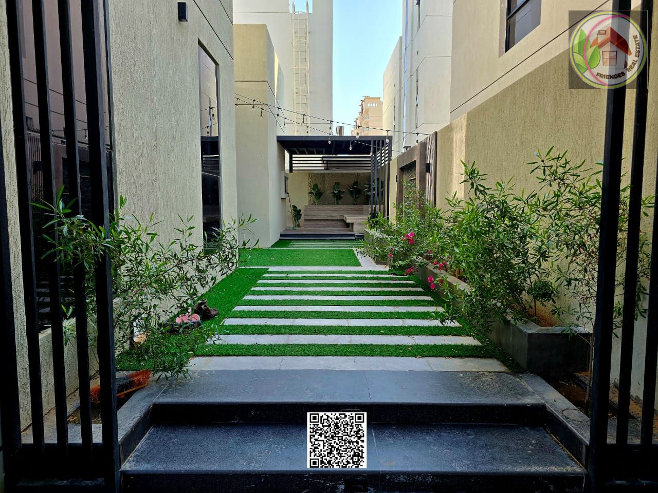 Opposite Al Rahmaniya, Sharjah, two floors and a roof, central AC, electricity included.