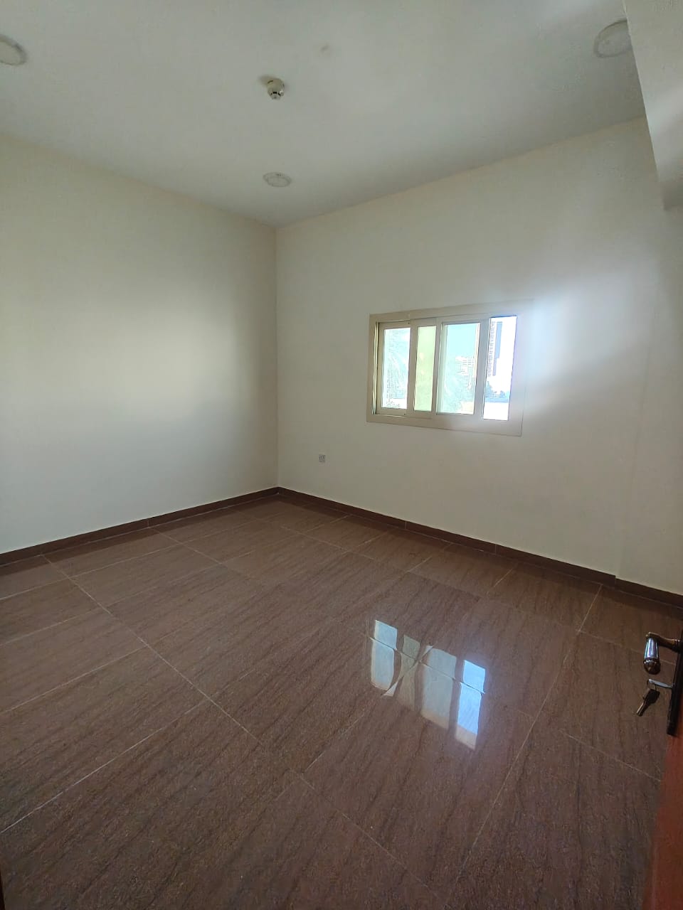 Three rooms in a specific location in Sharjah, no fees and no security deposit. Three rooms in a specific location in Sharjah, no fees and no security