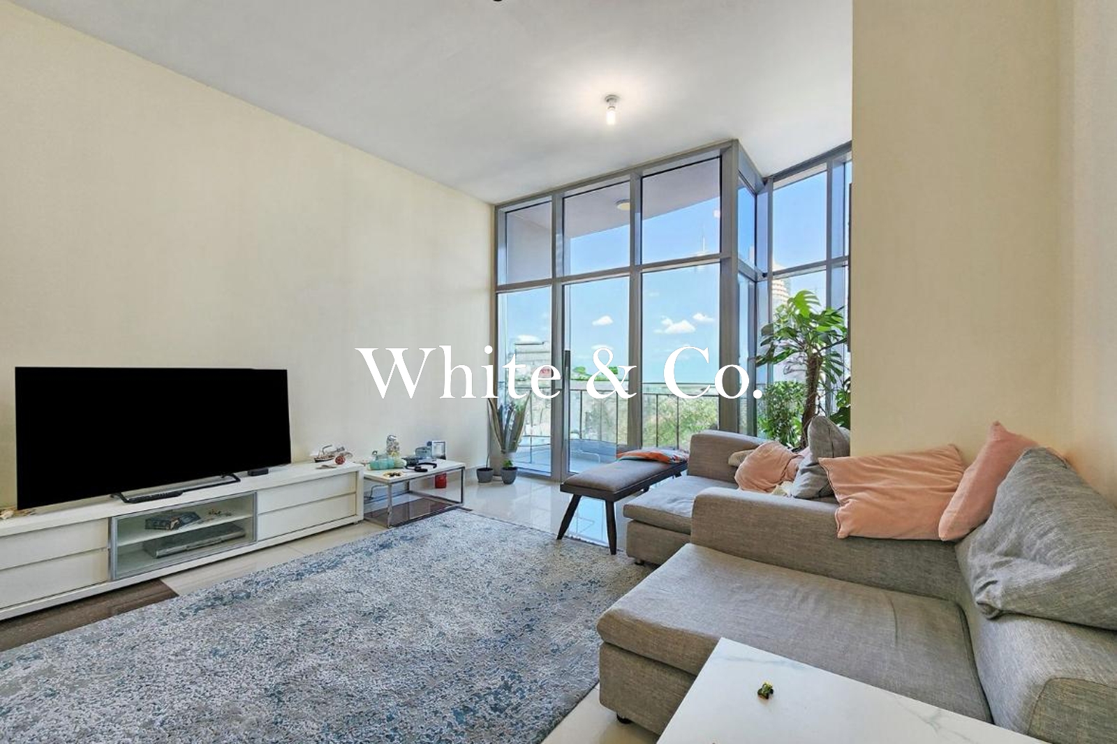 Bright | Low Floor | Marina View