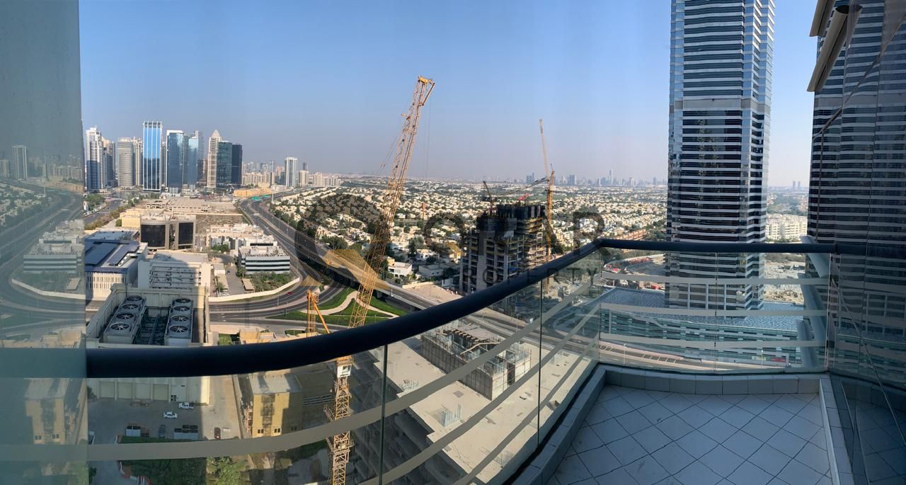HIGH FLOOR | WALK DISTANCE TO METRO