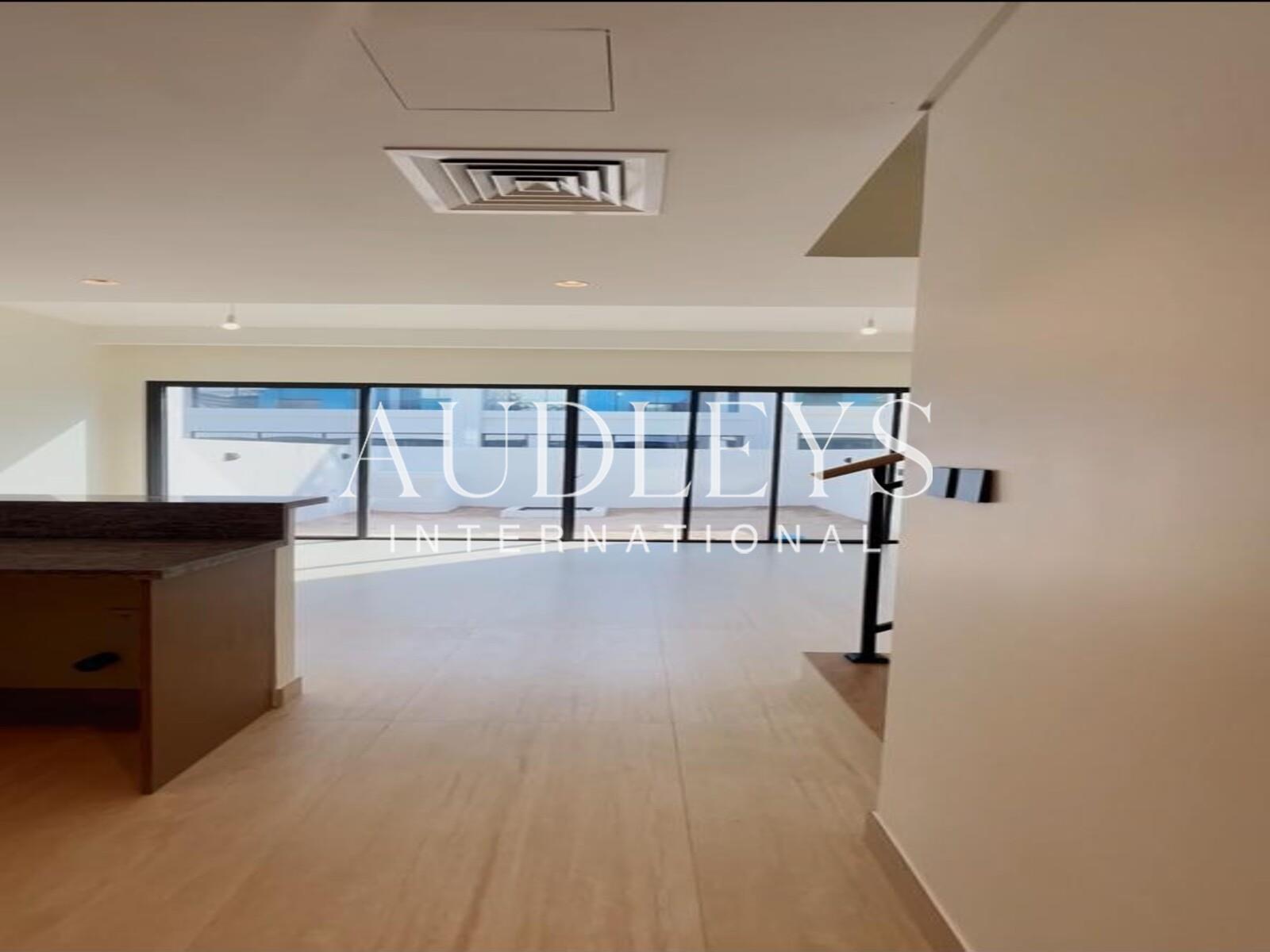 Corner unit | Big layout | Private Garden