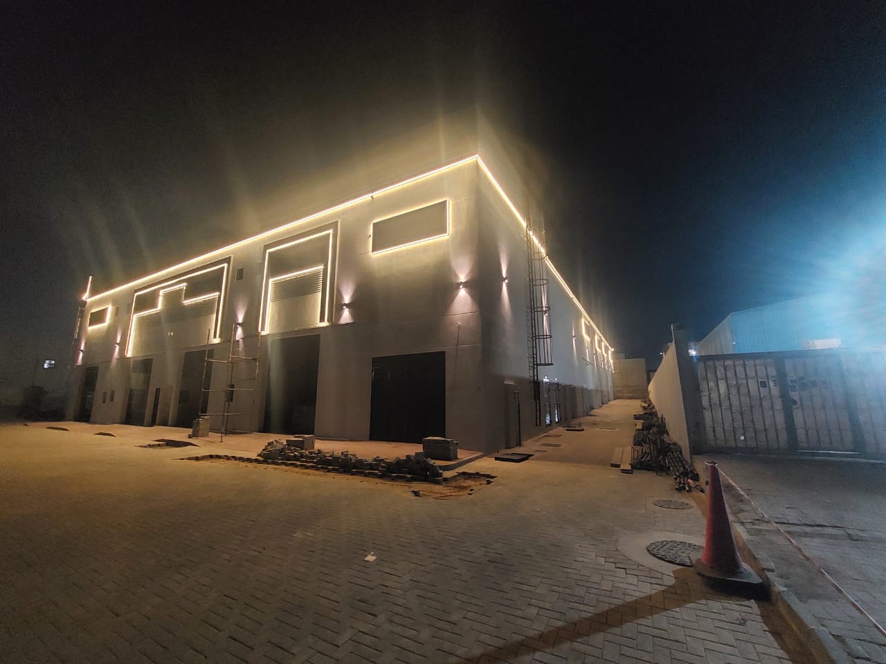 BRAND NEW WAREHOUSE 3000 SQ FT MAIN ROAD FACING