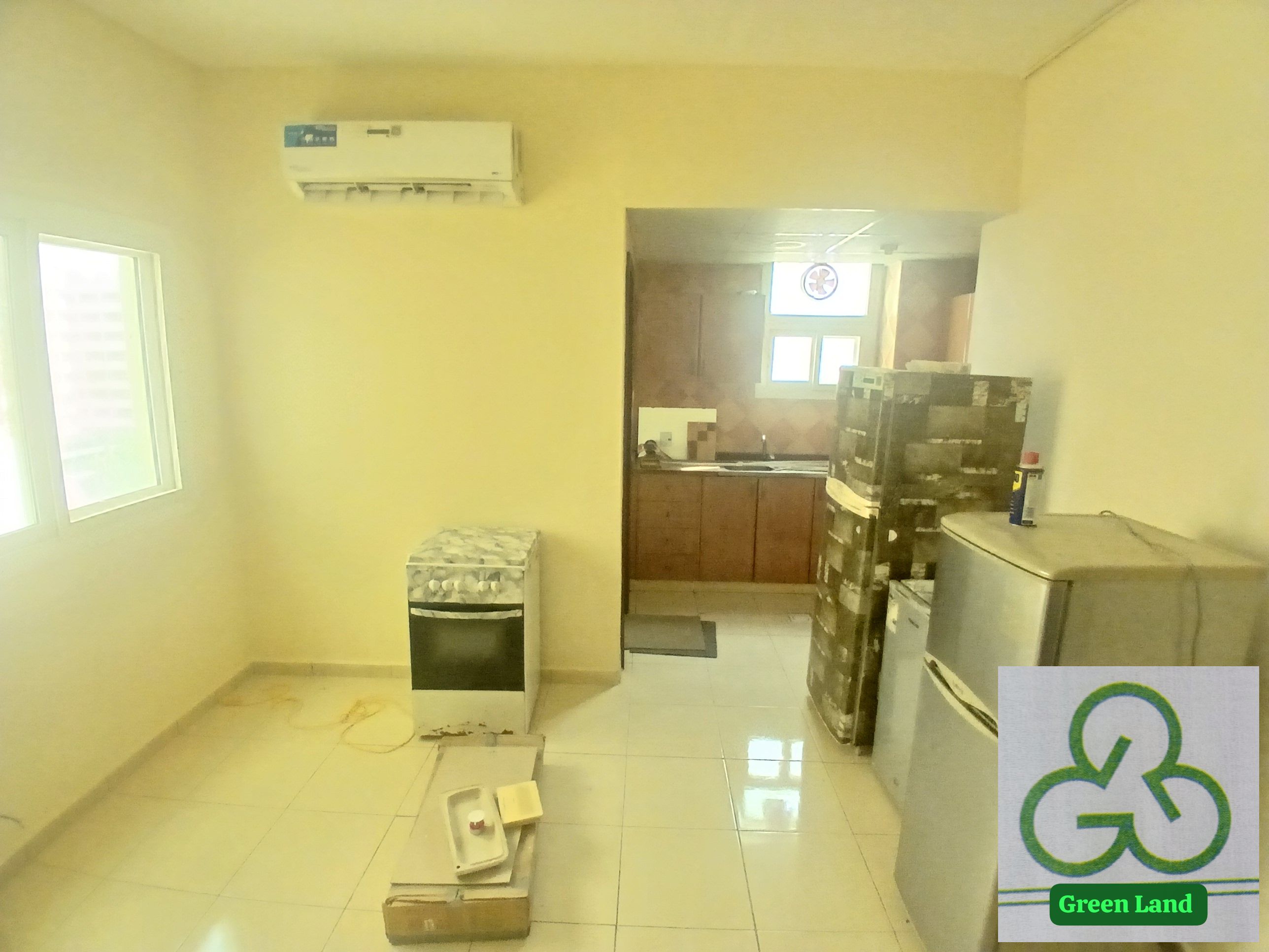 STUDIO AVAILABLE FAMILY BUILDING SPILT AND GAS IDEAL LOCATION 16000