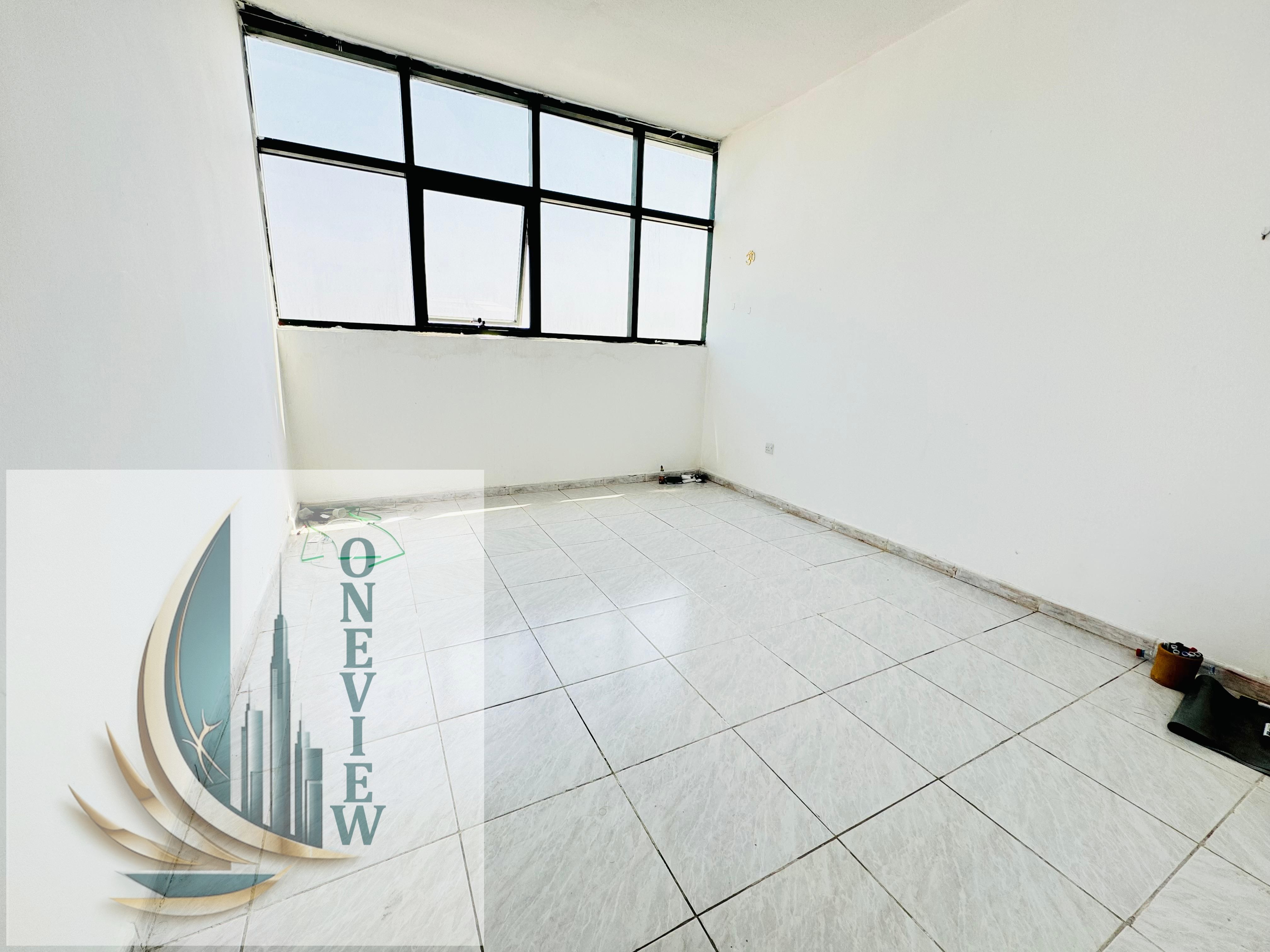 HOT OFFER//LAST CHANCE//CHILER FRE//VERY SPAISIUS 1BHK IN ONLY 33,000 ABU SHAGARA//CLOSE TO BUS STOP