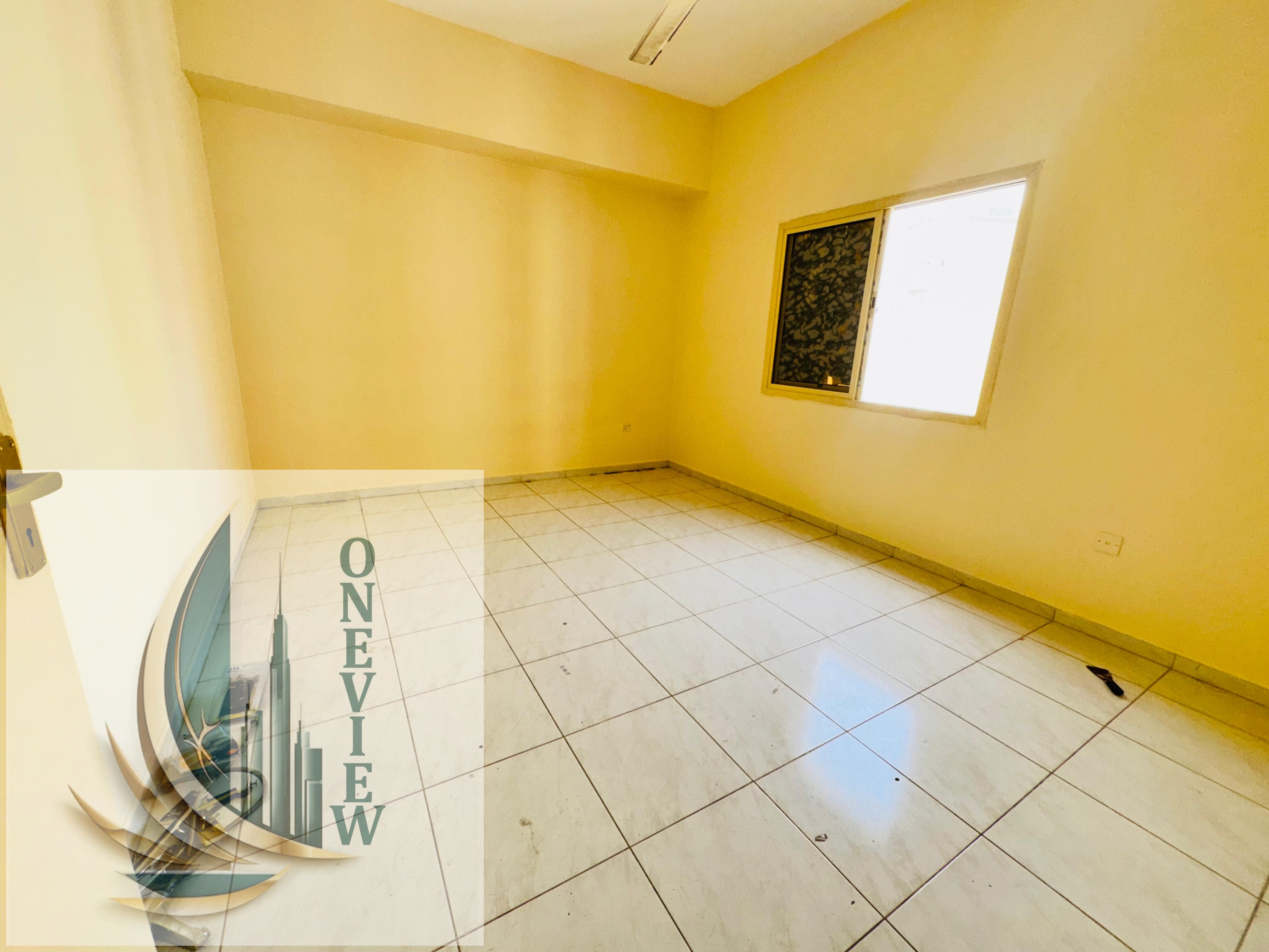 LAWISH OFFER//NICE FAMILY BUILDING//CLOSE TO PARK SPAISIUS CENTRAL AC 2BHK IN ONLY 35,000 CLOSE TO BUS STOP