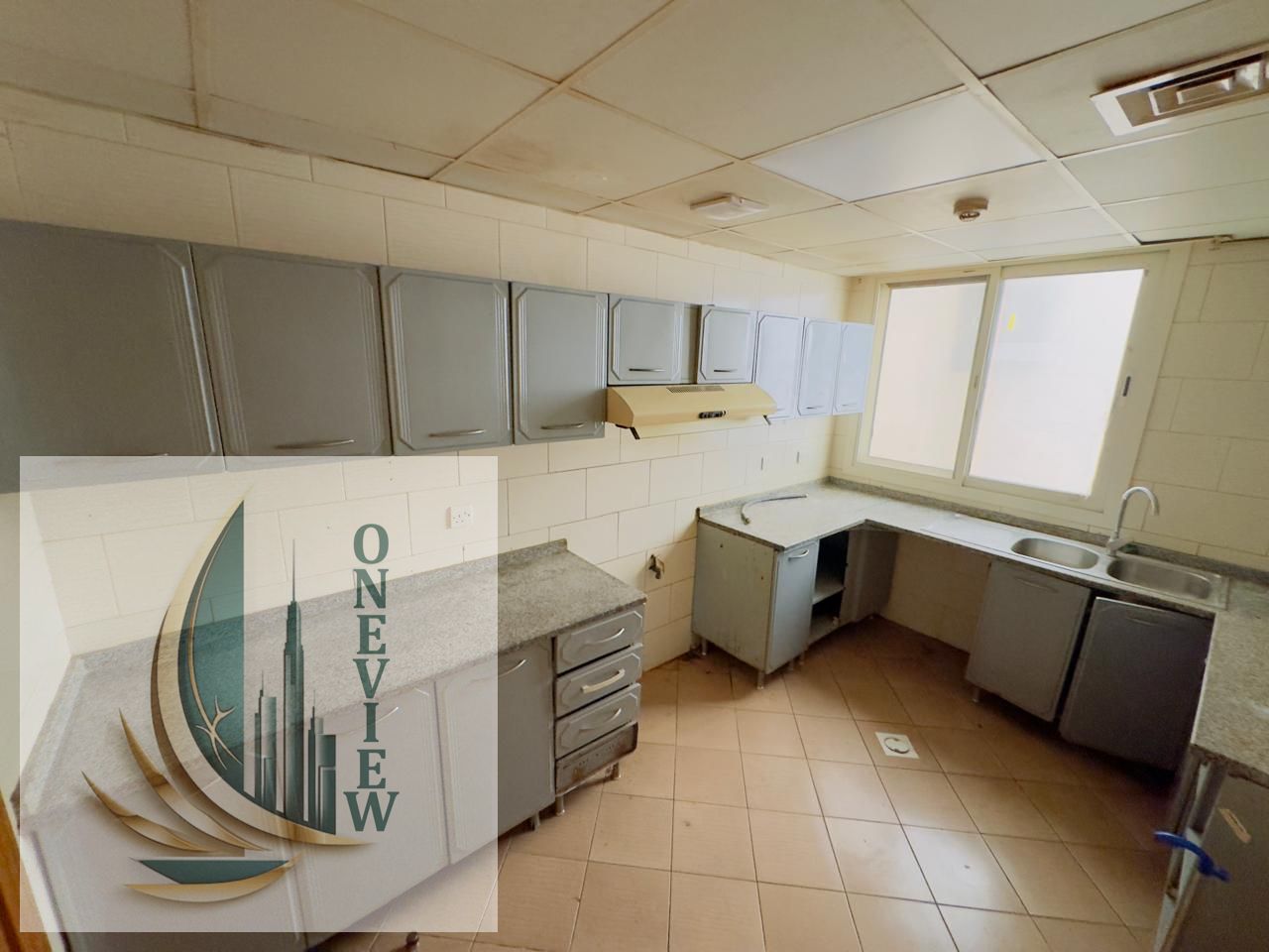 LOW PRICE 2 BHK APARTMENT RENT ONLY 34K WITH 2 FULL WASHROOM FAMILY BUILDING NEAR BY KING FAISAL STREET