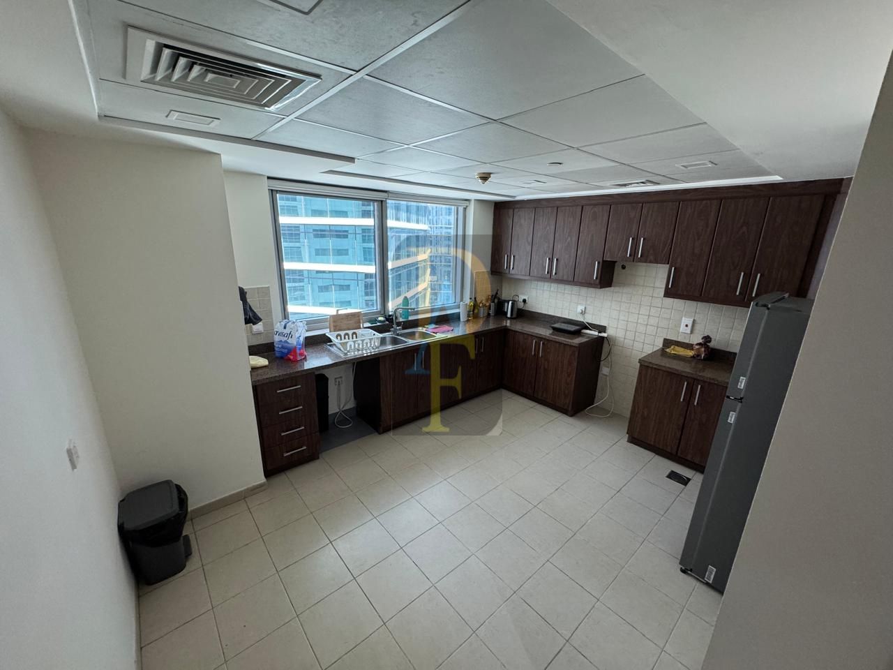 2 BR - Spacious Living area - Big Kitchen