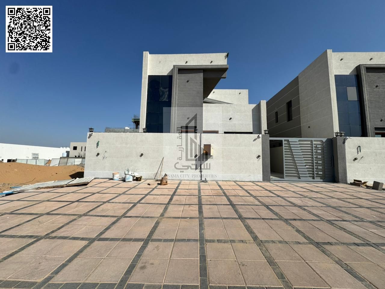 4BR Villa with Outdoor Seating and Roof
