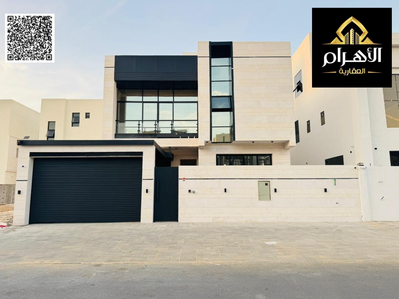 Villa for sale in Al Yasmin. Luxurious and modern design to suit all tastes. 5 spacious master bedrooms with ensuite bathrooms.
