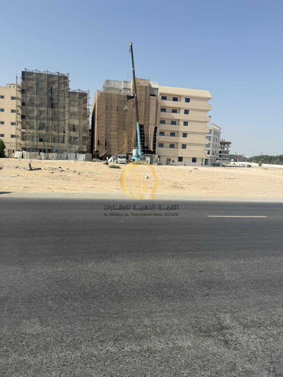 For sale on an installment plan: Land in Al-Falah Camp in the Mojelih commercial area, a prime location. Freehold ownership for Arab brothers. Desired