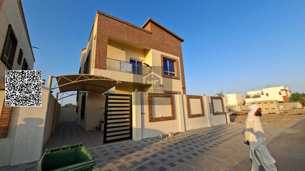 A distinctive villa for annual rent in Al Zahia, prime location, first occupancy, special price. Consists of: Five bedrooms, a majlis (formal sitting