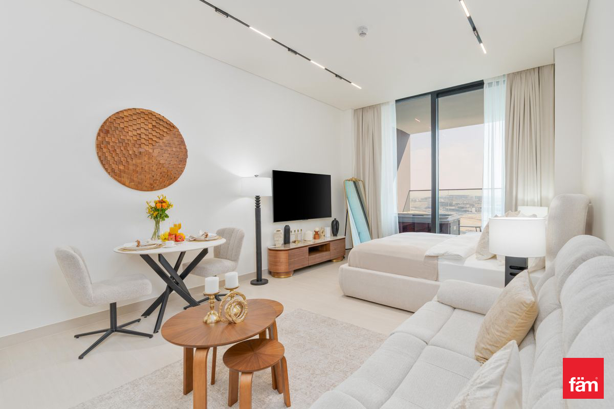 Furnished | Jacuzzi | Canal Views | Up To 12 Chqs