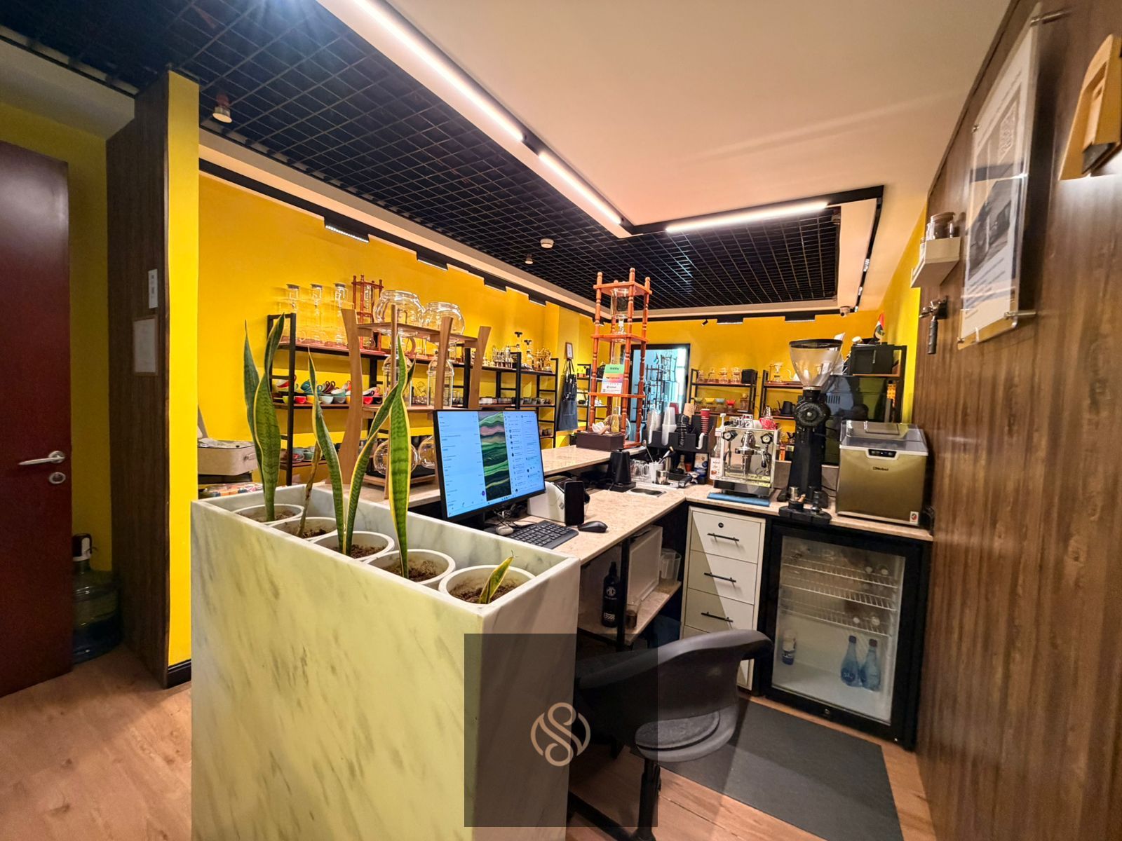PREMIUM 1,000 SQFT SEPARATE OFFICE IN DIP