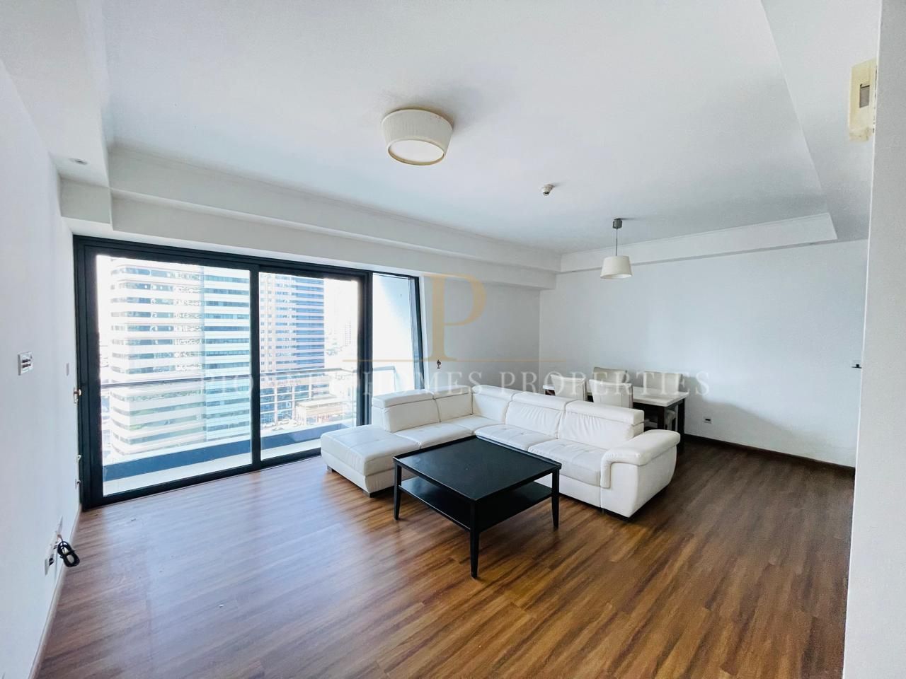 2 BHK| LAKE VIEW| SEMI FURNSIHED| HOT DEAL|