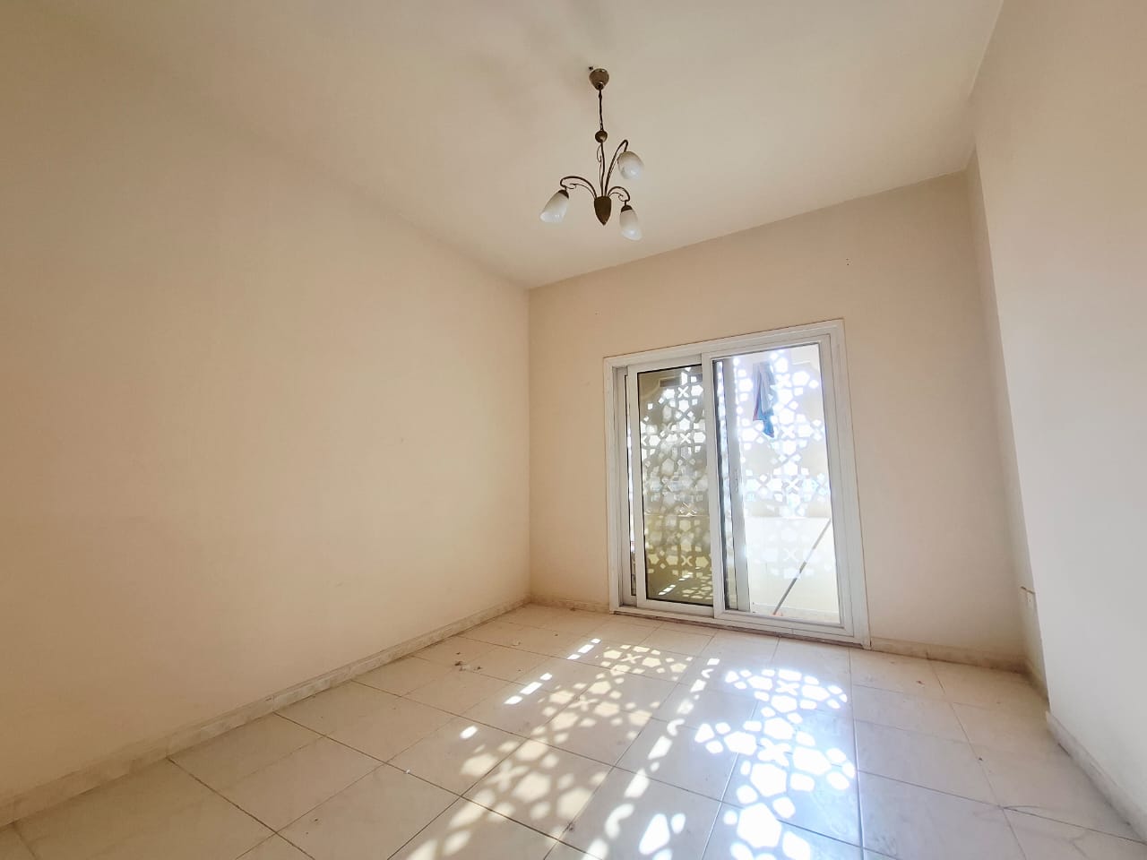 Good Location opposite park// 2BHK with Balcony just 35k in Qasmia mahtta