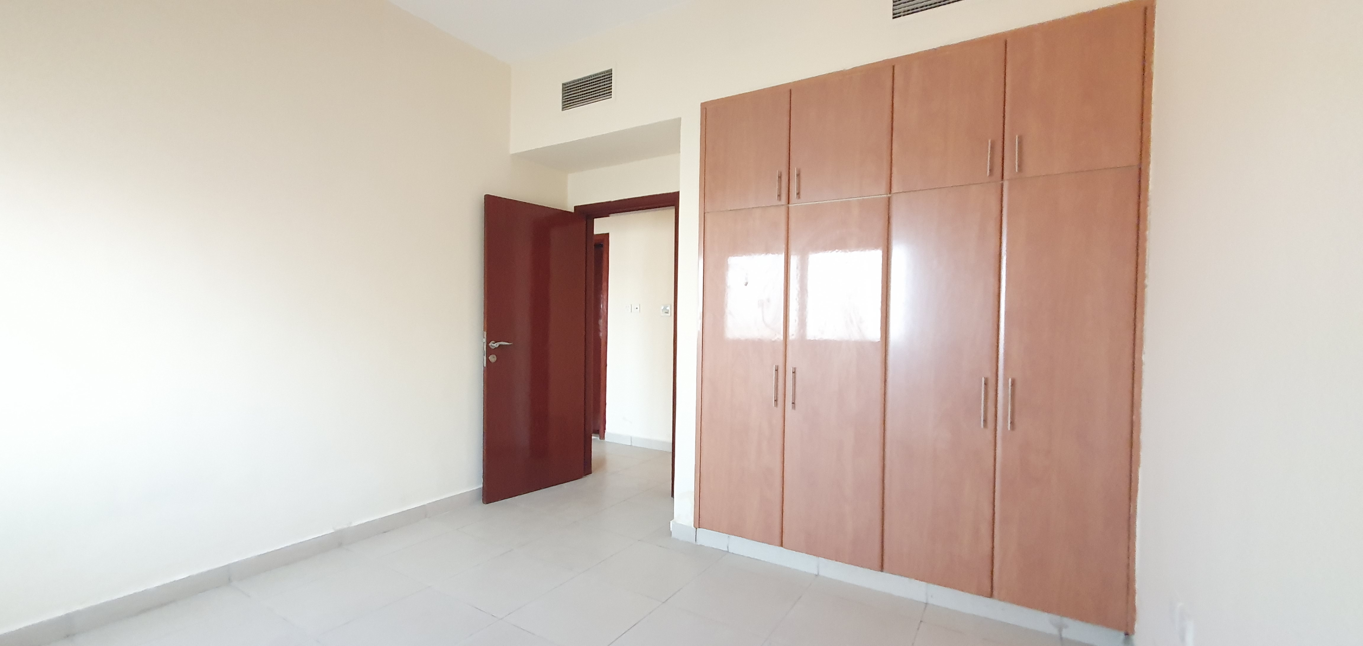 Like same new building // family Apartment 2BHK with Room wardrobe jus 40k in Abu shagrah