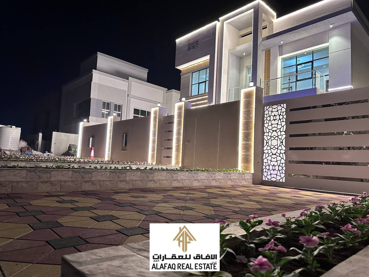 Luxury villa for sale in Al Yasmin – 8 bedrooms with a living room and a majlis, featuring a luxurious modern design