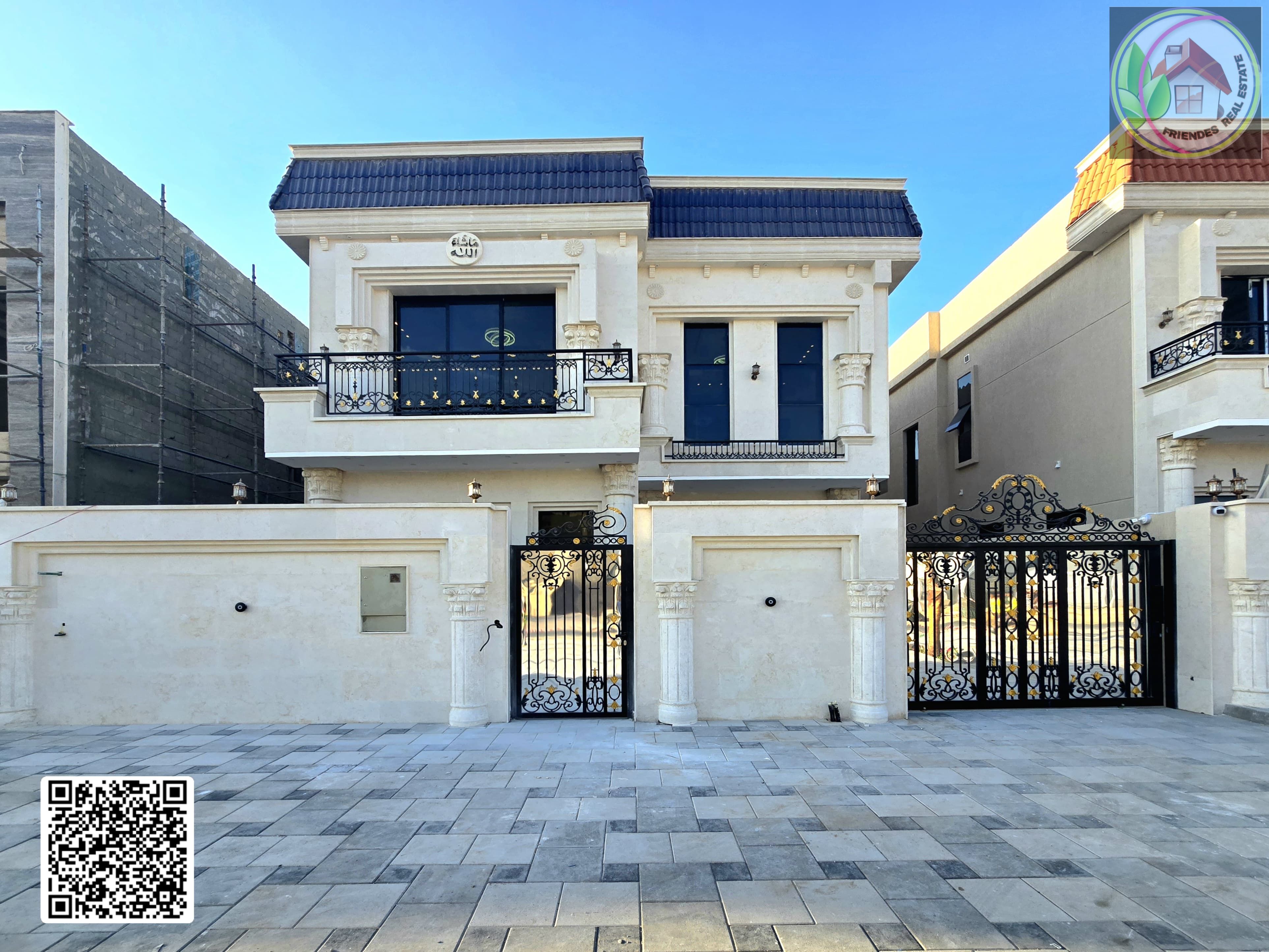 For sale: A classic villa located on a main street with a large area in front of the villa, and registration fees are included.