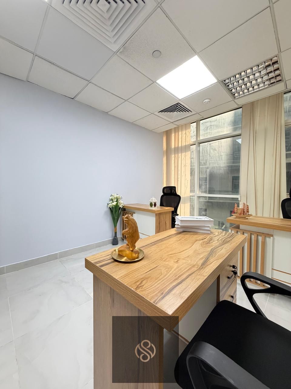 150 SQ FT FURNISHED OFFICE | PRIME LOCATION