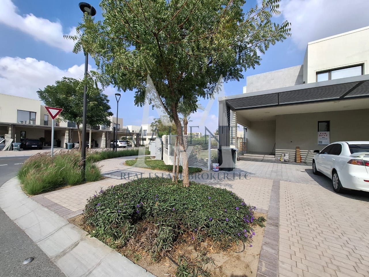 CORNER VILLA | AVAILABLE FROM 1 FEB | 4 bedroom + MAID ROOM | NEAR TO AMENITIES | PEACEFULL Place