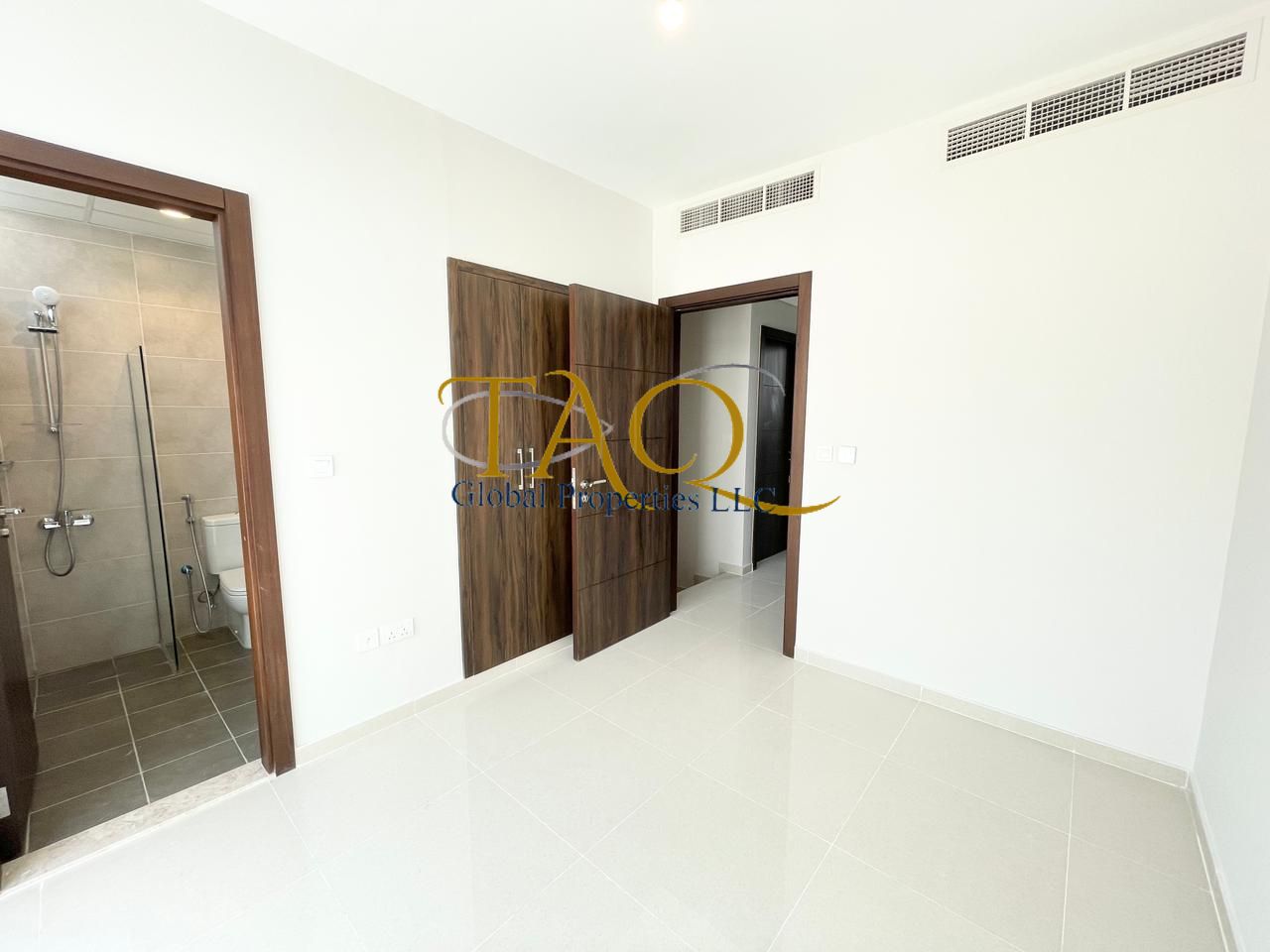 GATTED COMMUNITY SPACIOUS 4BR TOWNHOUSE