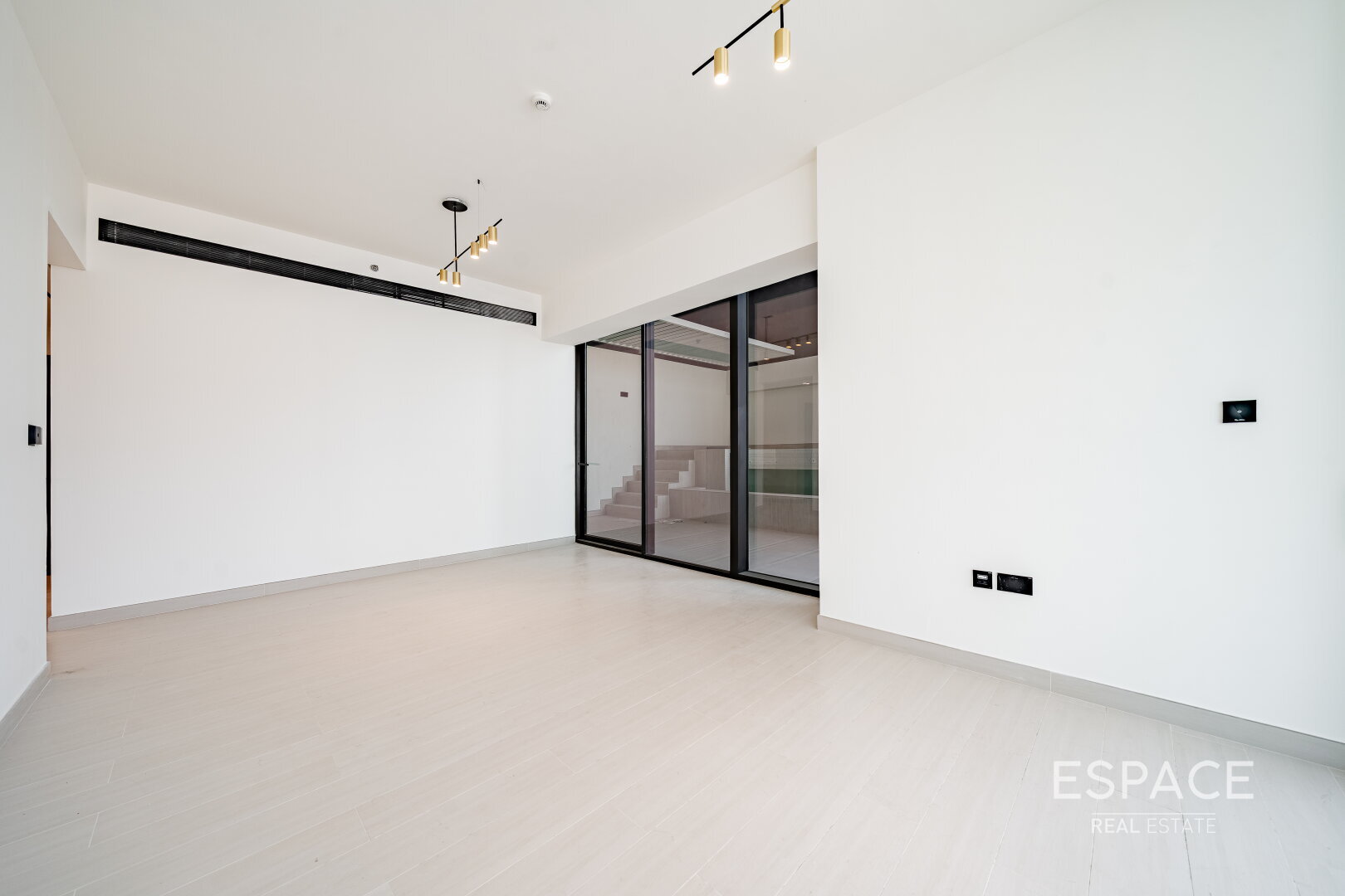 Exclusive | Vacant | Private pool