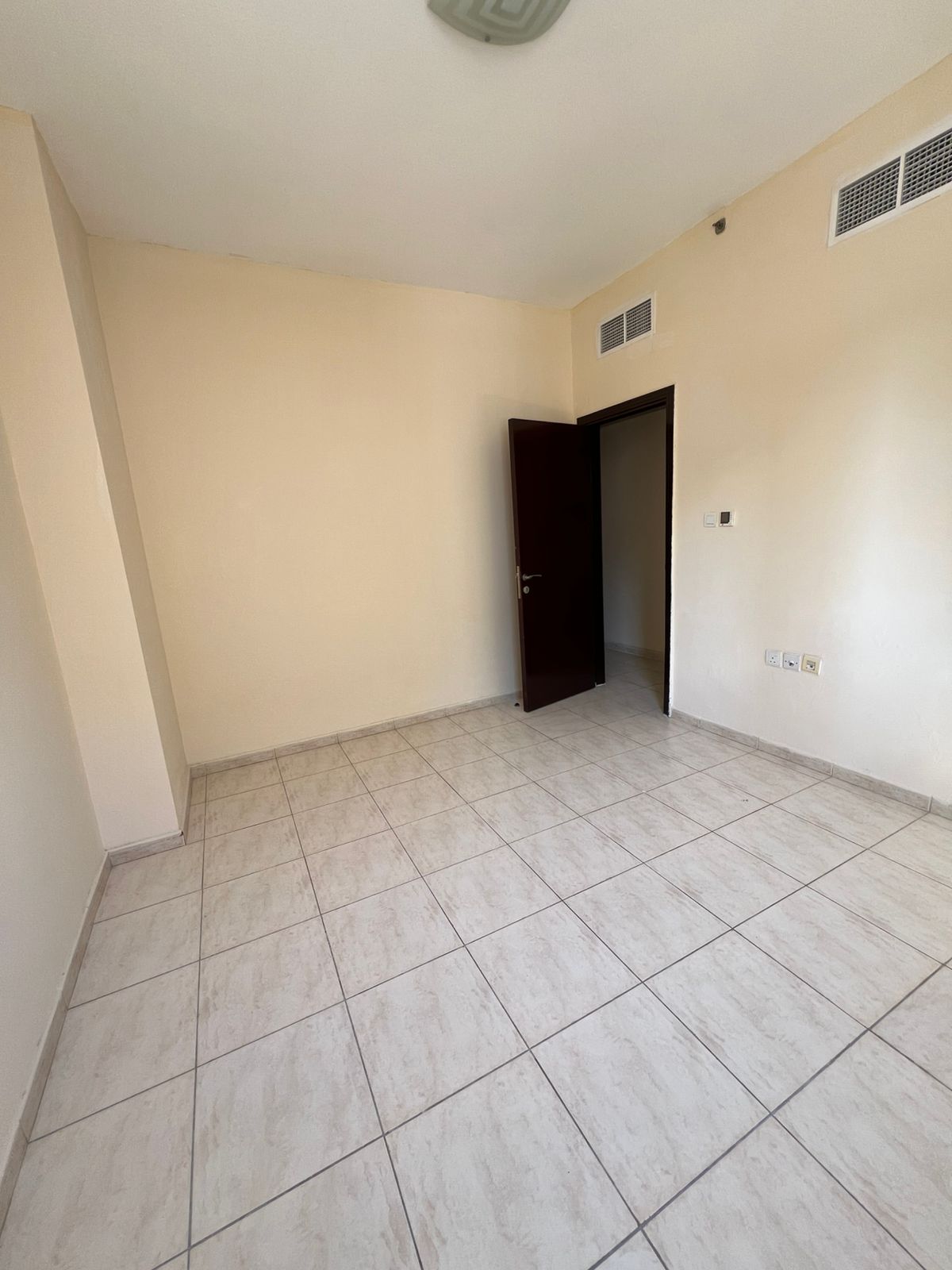 24-hour CCTV surveillance Family-friendly tower Free outdoor parking only Excellent year-round maintenance Location and nearby landmarks: Mall S