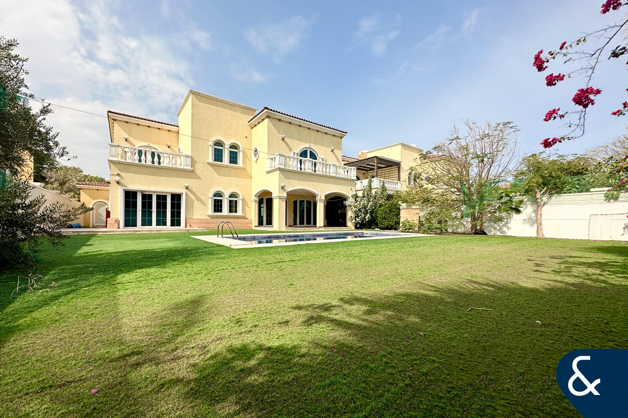 5 Bed Legacy | Huge 8,700 Plot | Internal