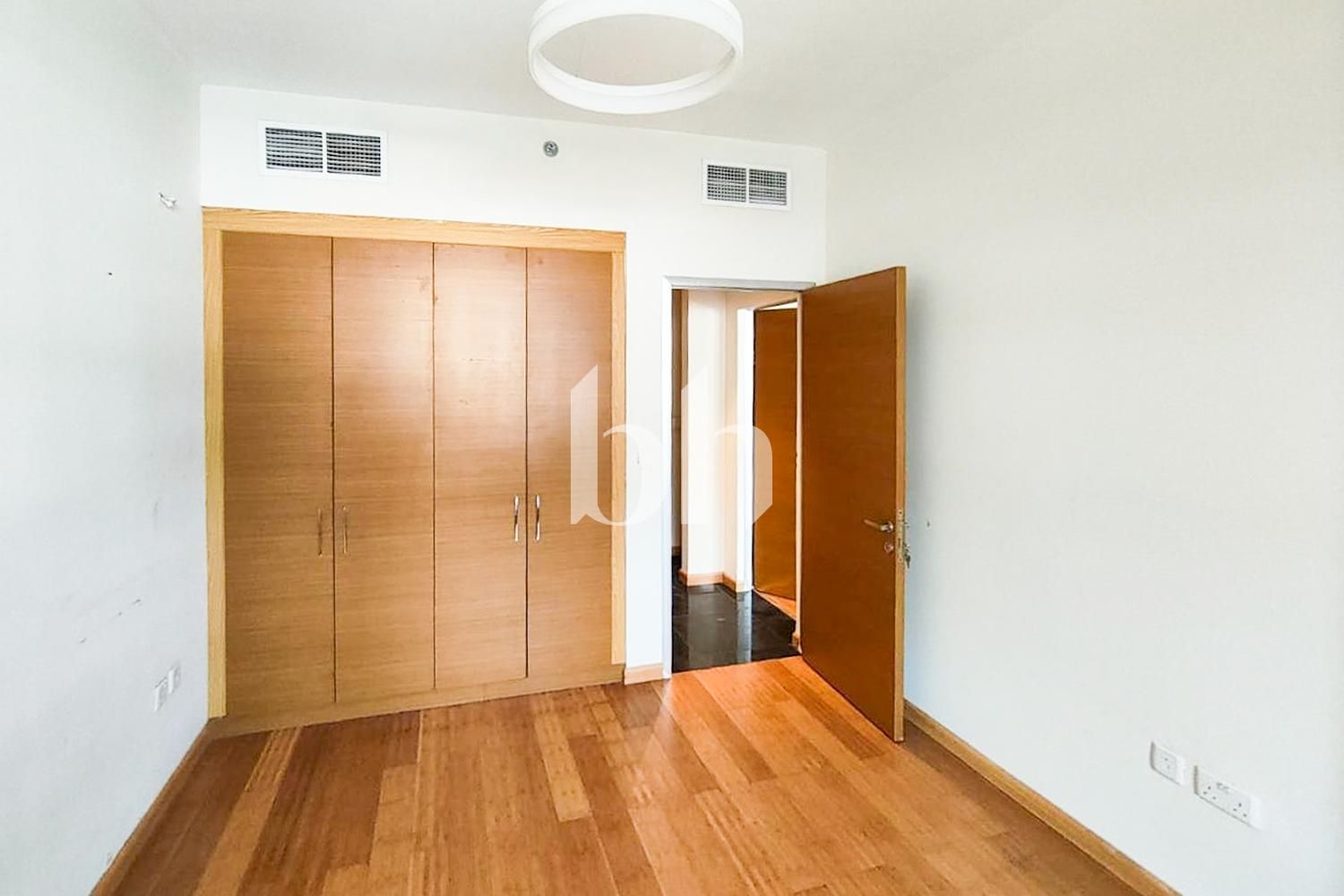 Vacant | Spacious | Fitted Kitchen | Available