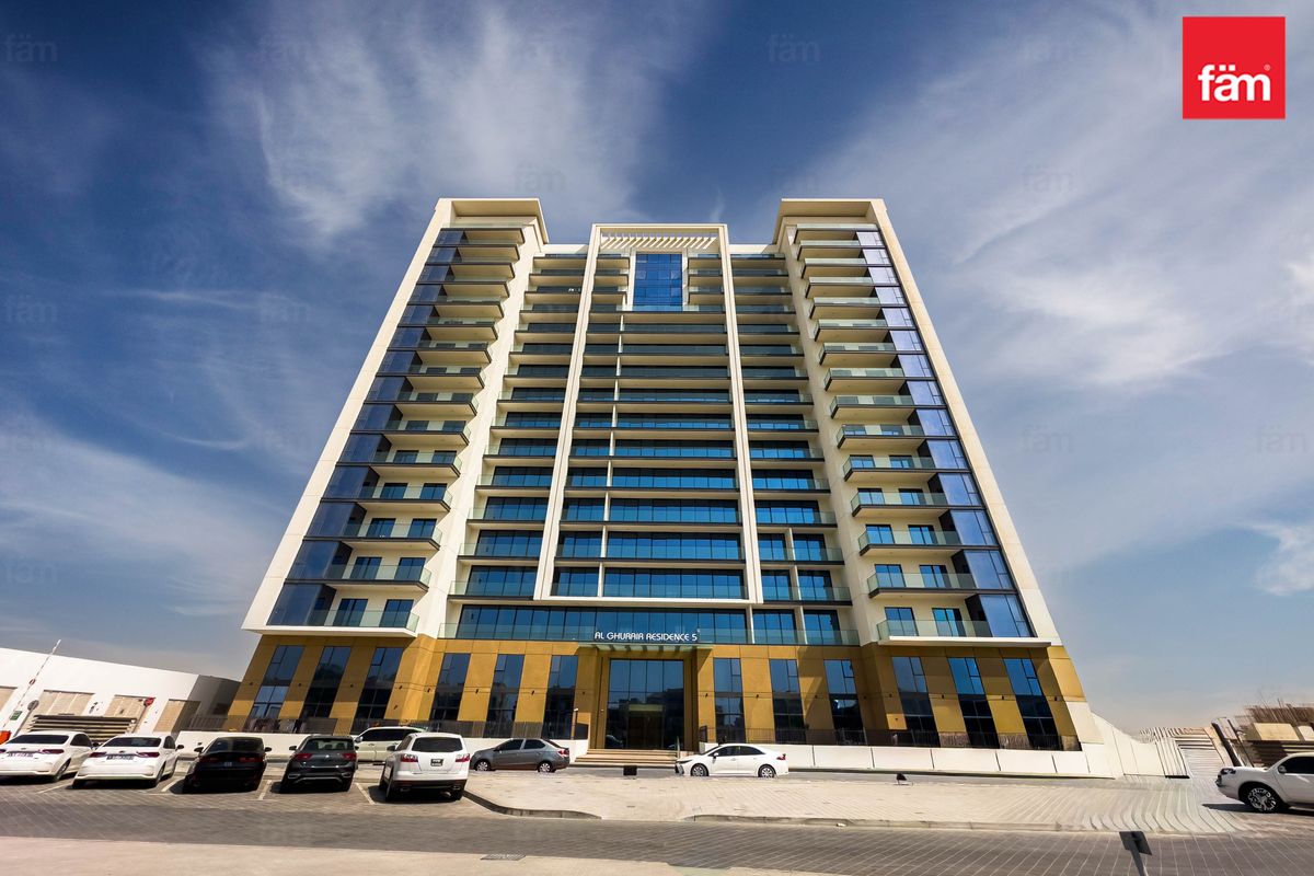 Spacious Brand New Studio. Smart Home.