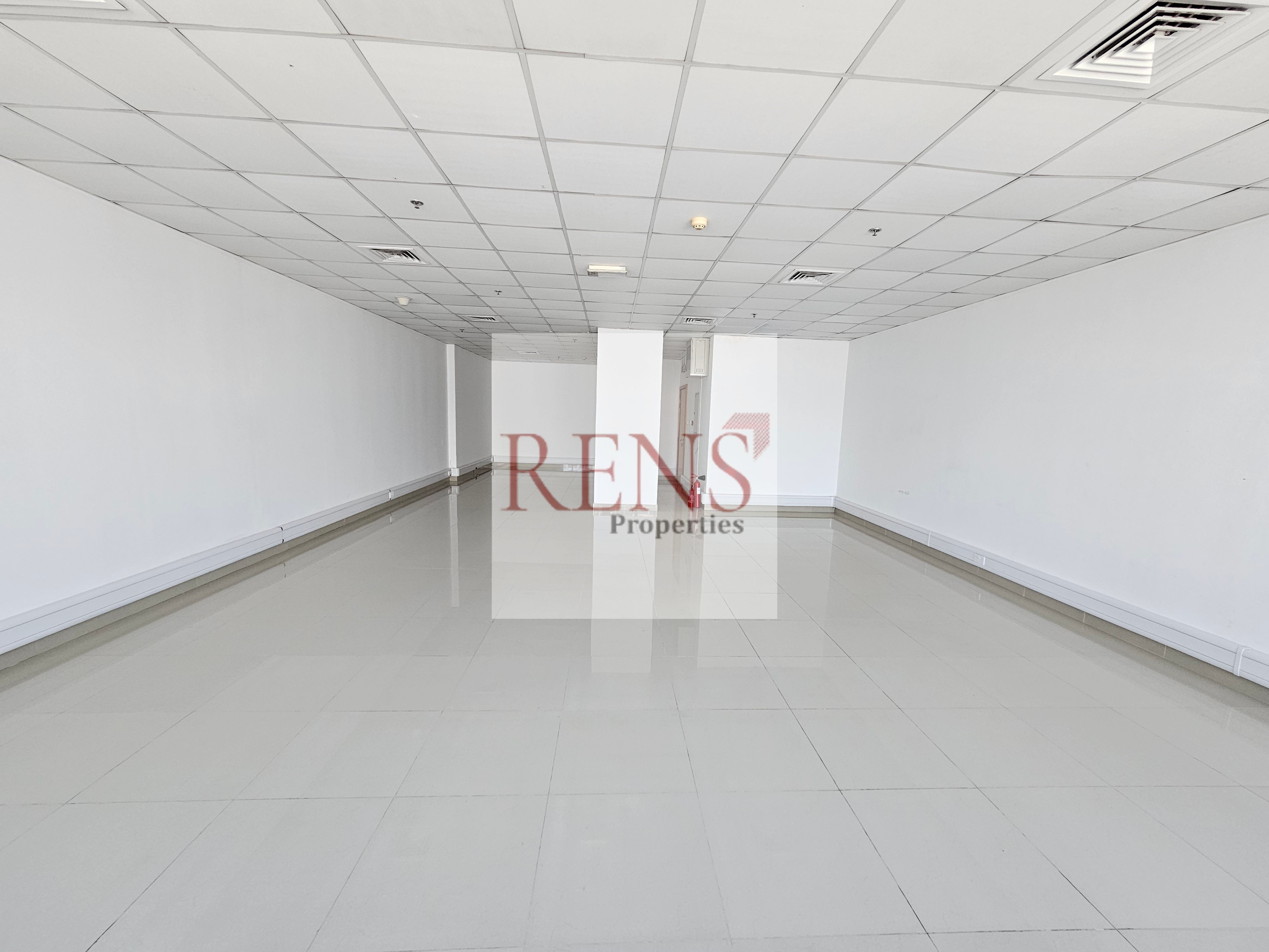 VACANT | FULLY FITTED | SPACIOUS LAYOUT
