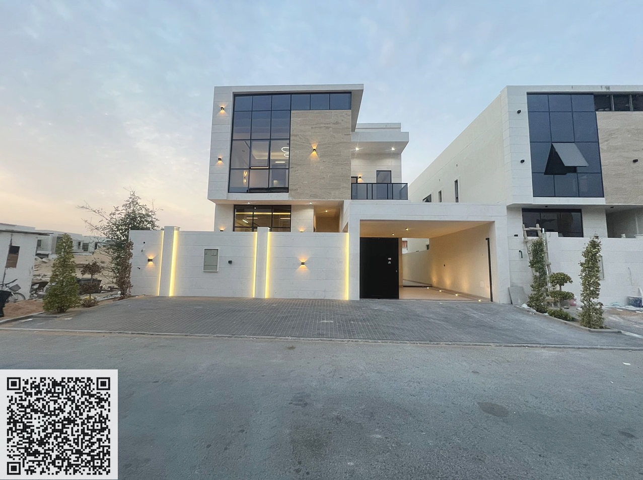 Modern villa located on a main street, no registration fees.