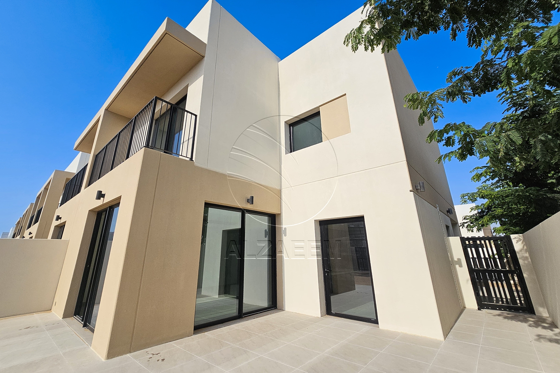 √ HOT! Single Row - Mid Unit | VACANT √