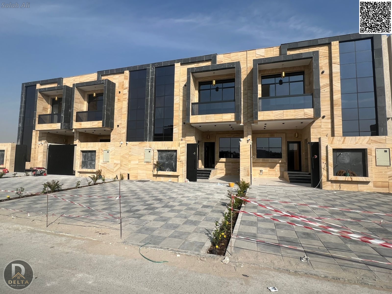 For sale, including registration fees: a modern-designed townhouse in a prime location, freehold ownership with bank financing available.