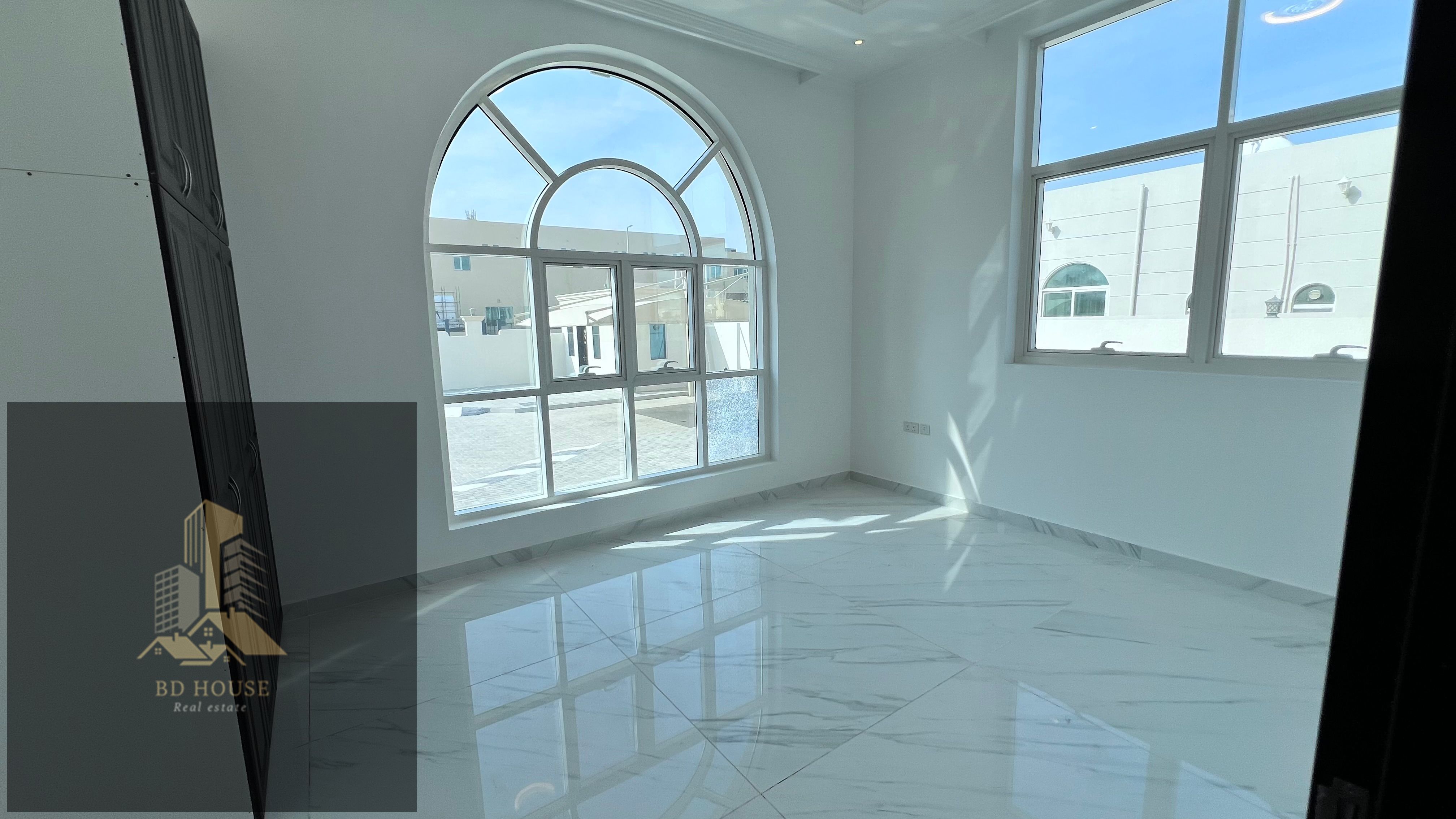 BRAND NEW APARTMENT AVAILABLE IN MBZ