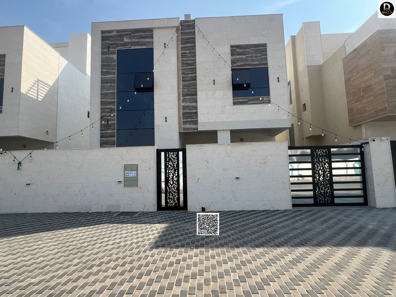 Luxury villa, 3 floors + roof, with a modern design, including registration and ownership fees, comprising 7 master bedrooms, high-end finishes and a