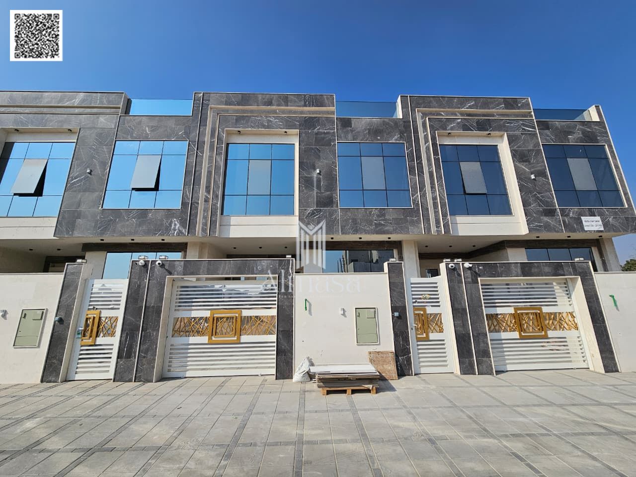 "Luxury Townhouse for Sale – 4 Master Bedrooms in a Prime Location"