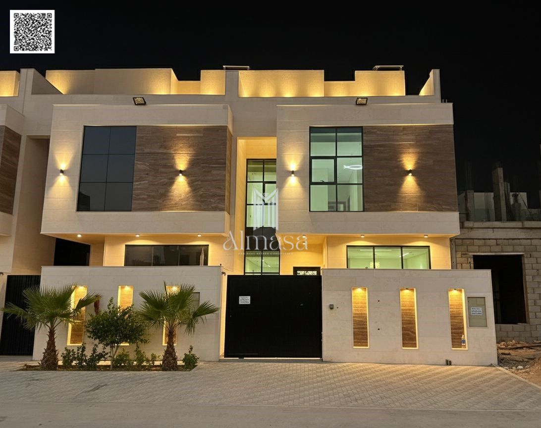 For sale: 5-bedroom villa with master bedrooms and built-in wardrobes + roof terrace in Al-Haliyo area. Special price including registration fees.